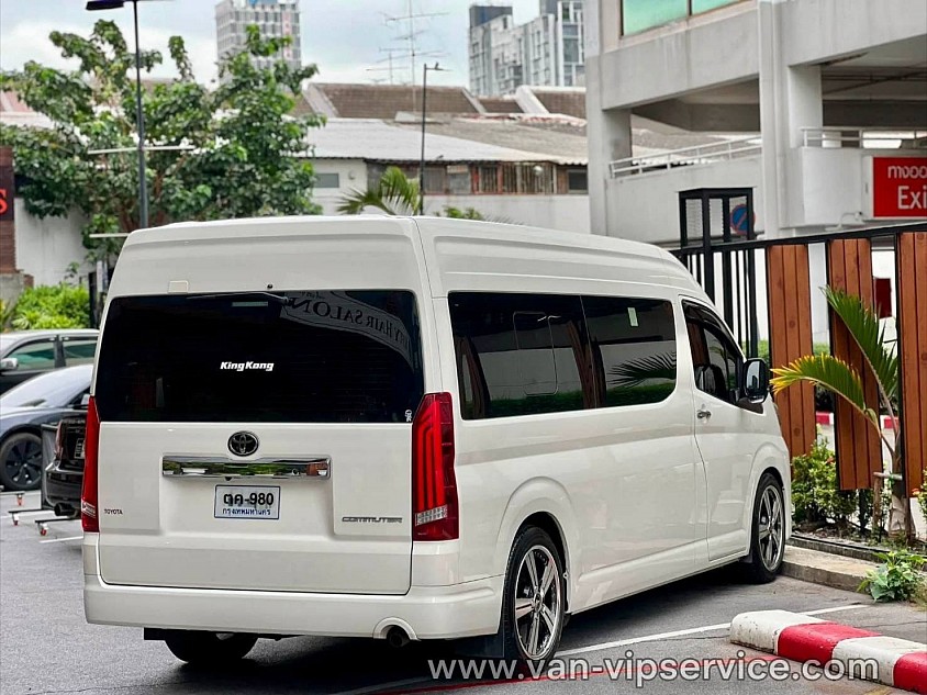 Call a minivan in Ayutthaya.