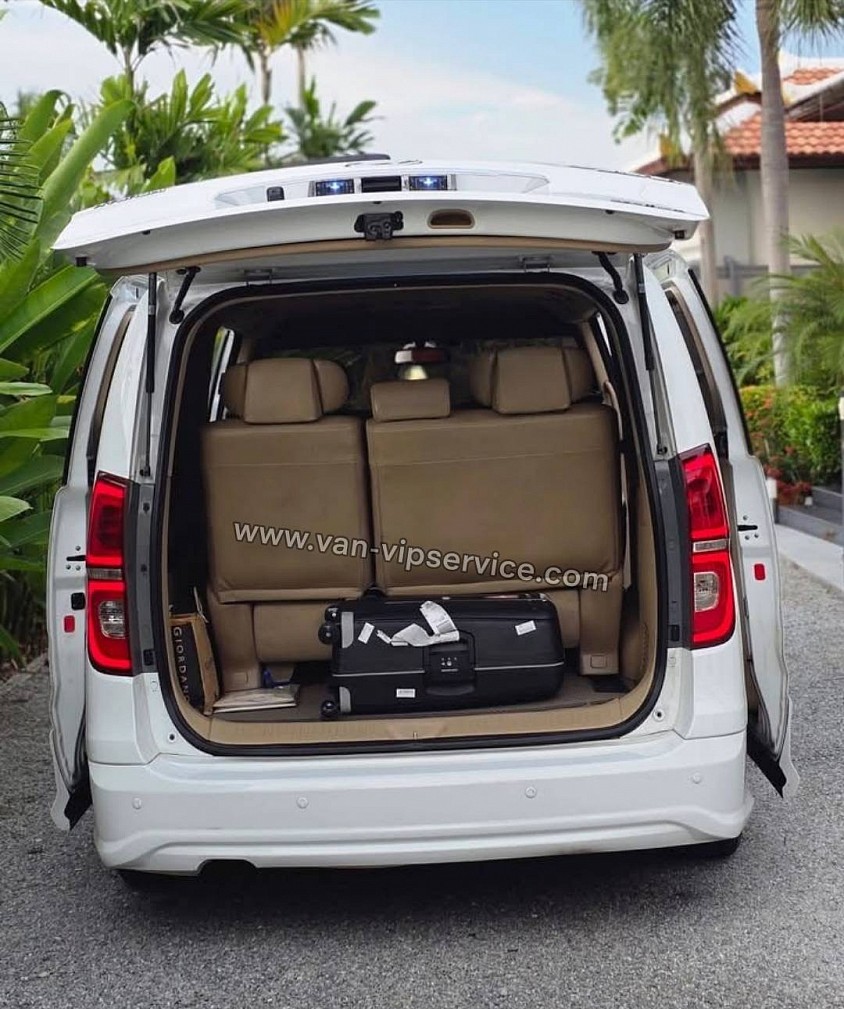 Call a minivan to Pattaya.