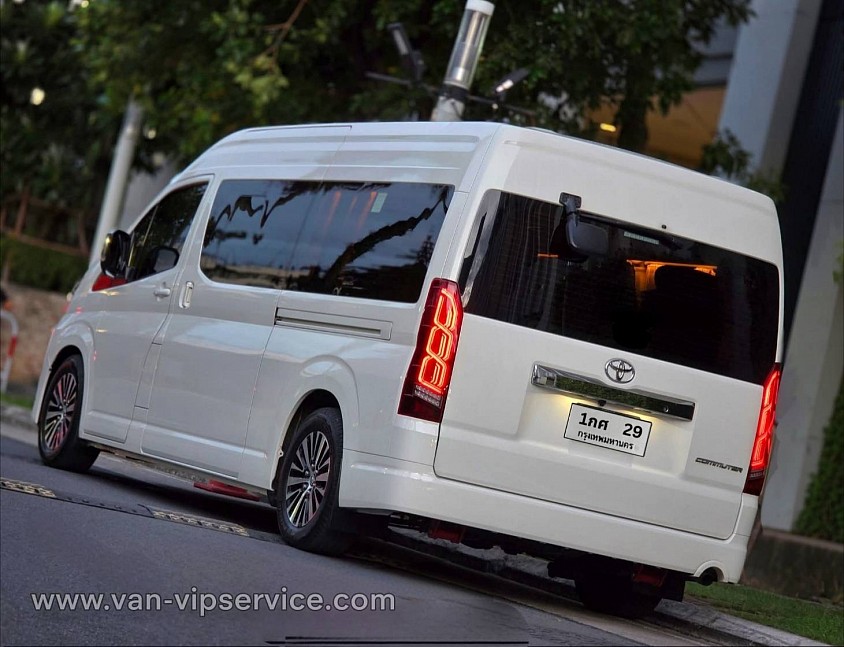 Rent a van with a driver to Damnoen Saduak Floating Market.