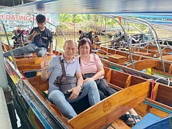 Rent a van with a driver to Damnoen Saduak Floating Market.