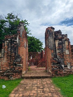 Hire a VIP van to Ayutthaya.