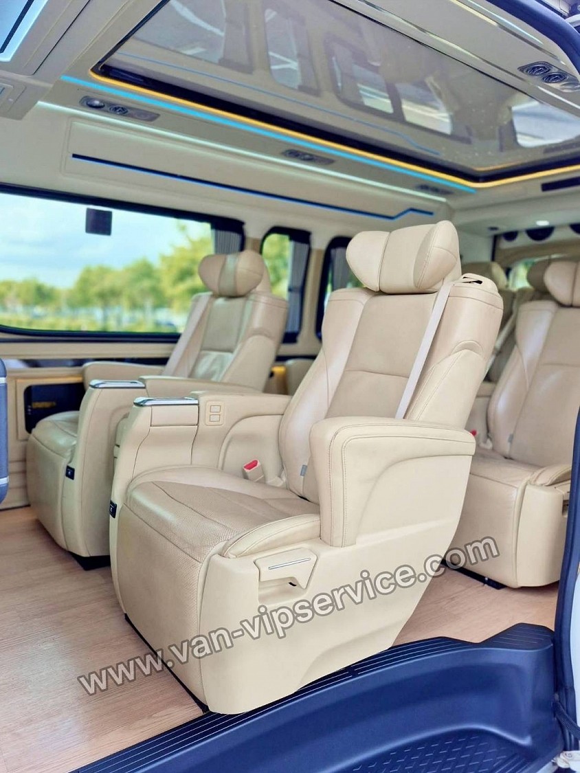 Hire a minivan from Nakhon Nayok to Bangkok.